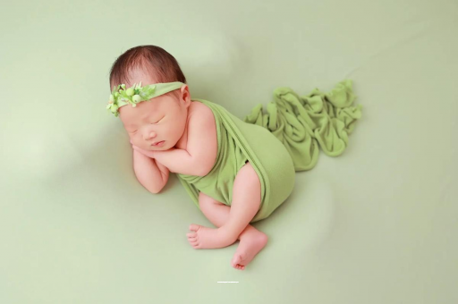 浮梁宝宝拍嗝吐奶